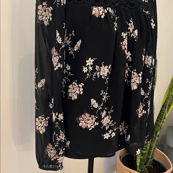 Lucky Brand Sheer Floral Black Blouse - Picture 4 of 9